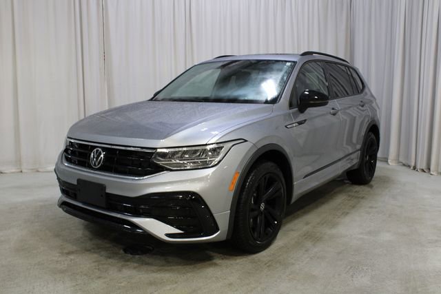 Certified 2023 Volkswagen Tiguan SE R-Line image 36