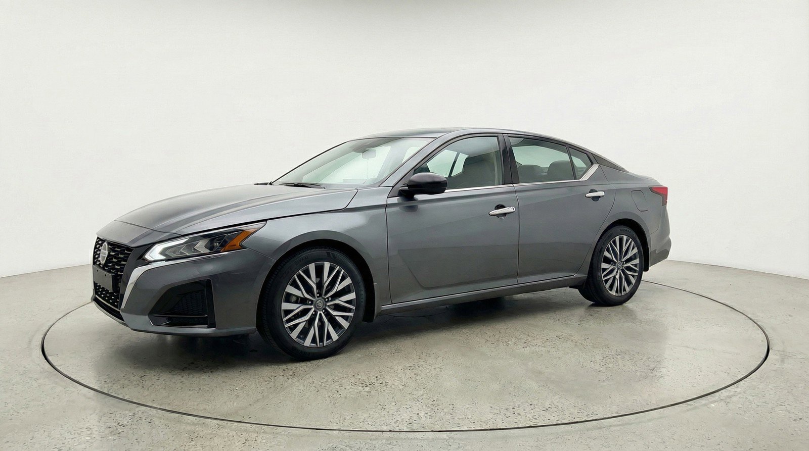 Used 2025 Nissan Altima 2.5 SV image 3