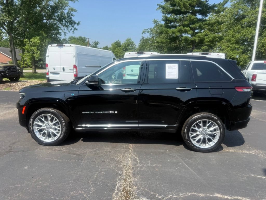 Certified 2023 Jeep Grand Cherokee Summit w/ Advanced Protech Group IV AWD/4WD image 8