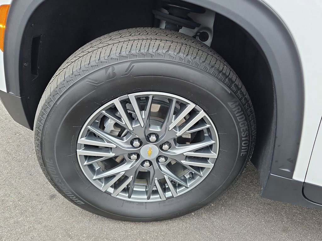 Used 2024 Chevrolet Traverse LT image 33