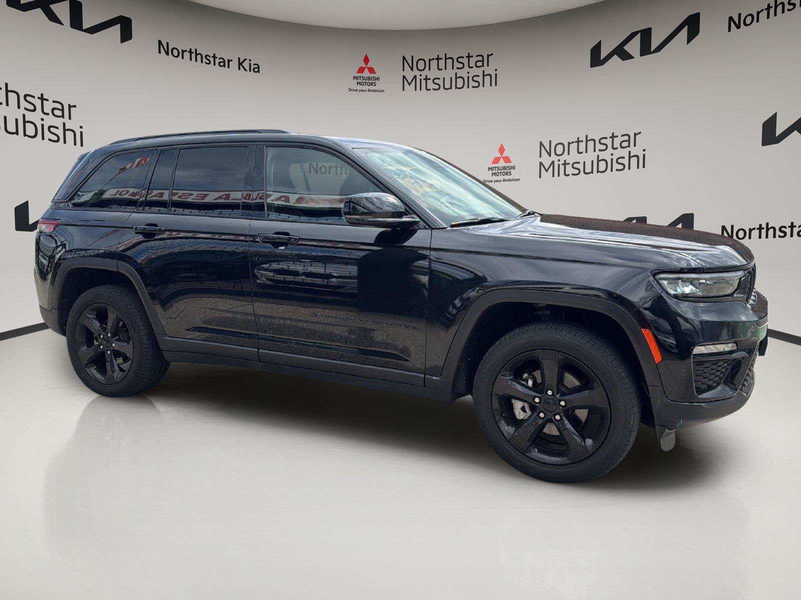 Used 2023 Jeep Grand Cherokee Limited w/ Black Appearance Package AWD/4WD image 8