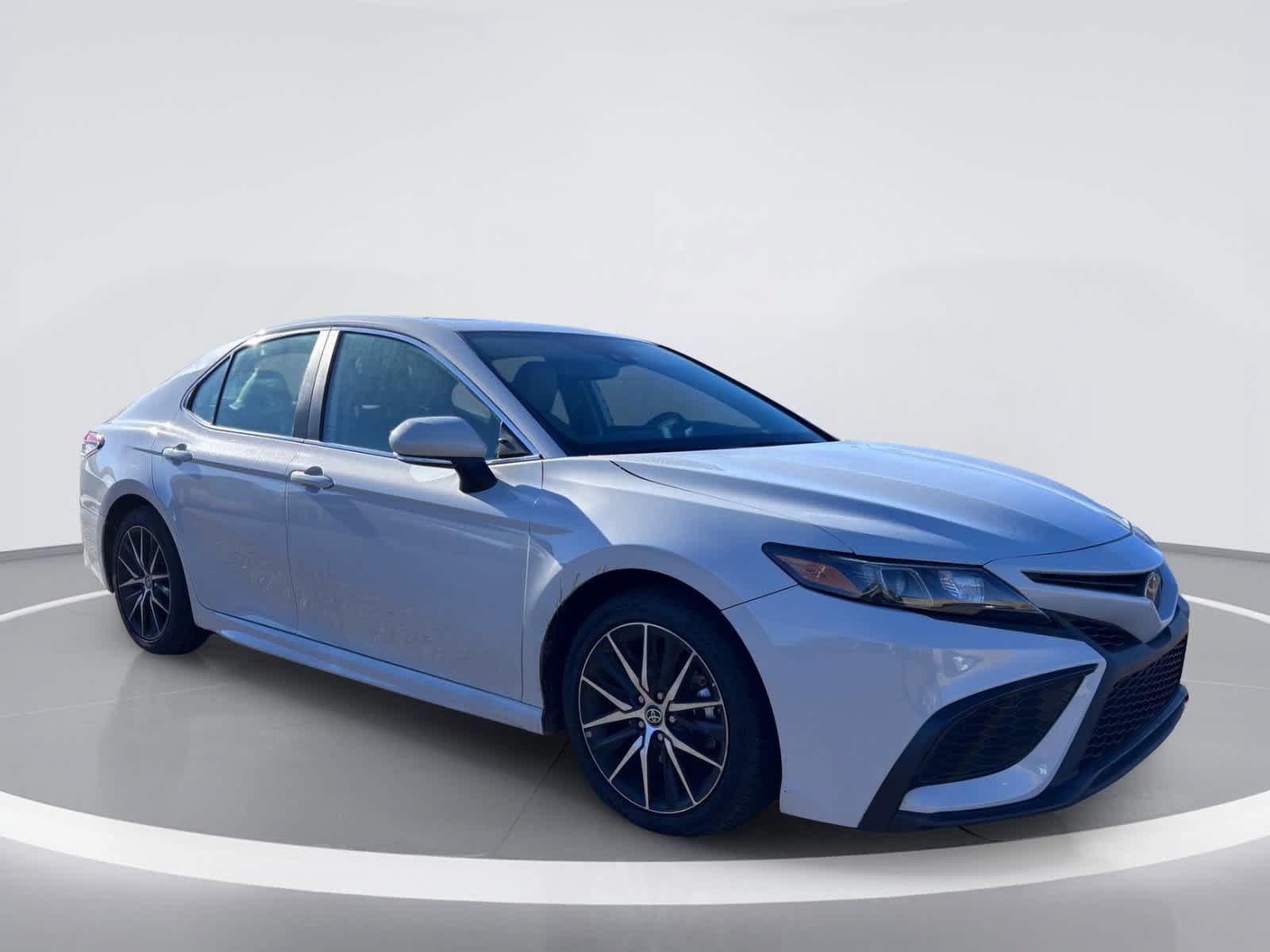 Used 2023 Toyota Camry SE w/ Convenience Package FWD image 10