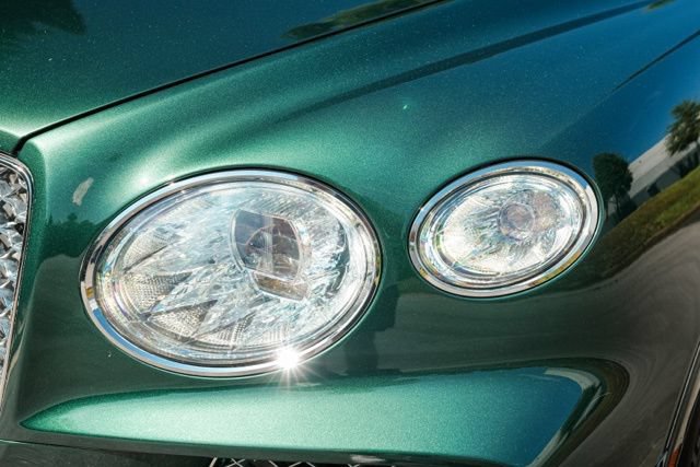 Used 2022 Bentley Bentayga AWD/4WD image 4