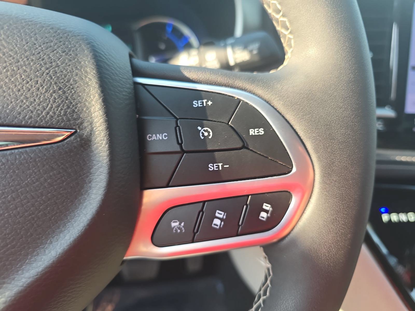 Used 2024 Chrysler Pacifica Limited FWD image 20