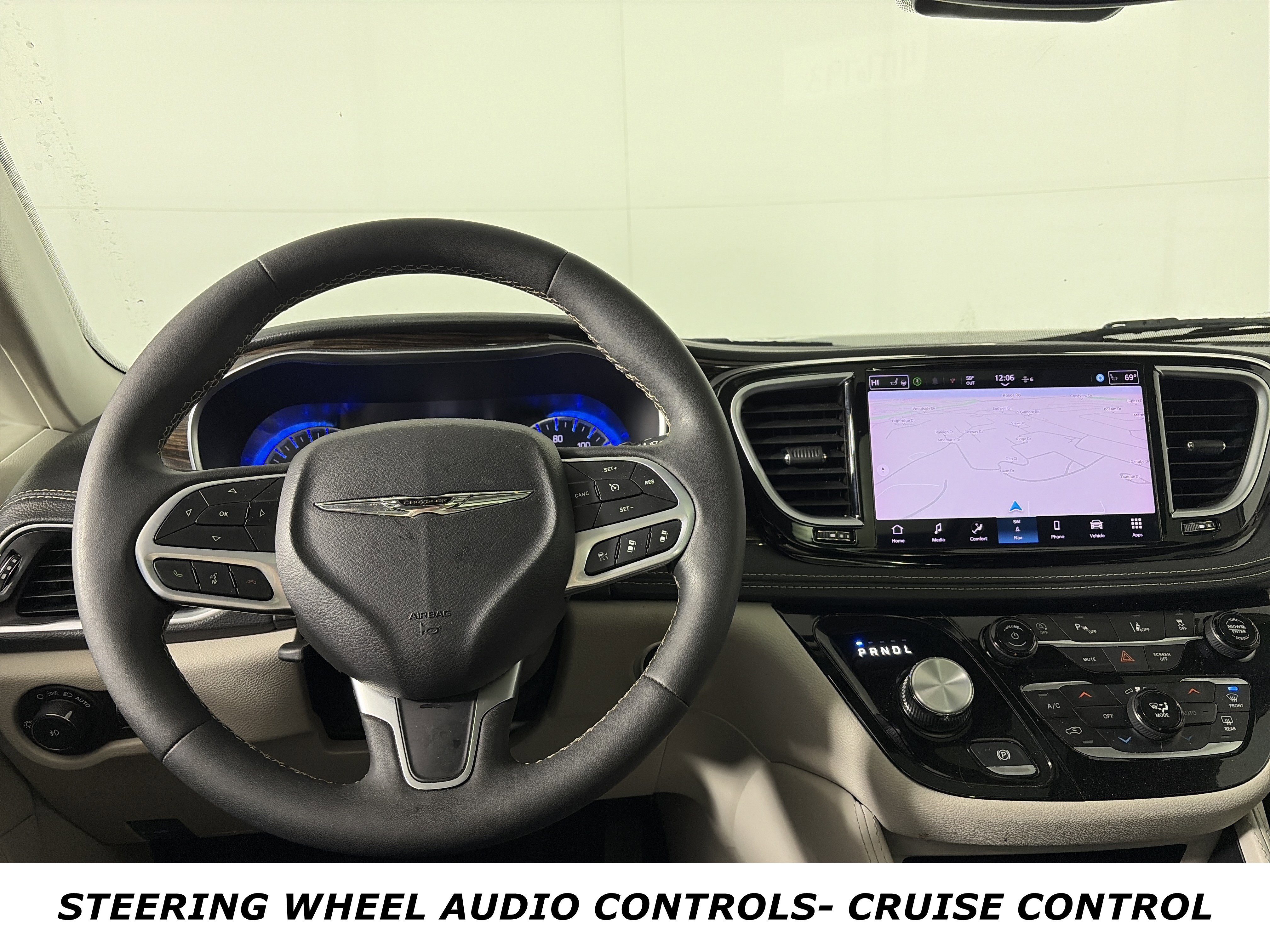 Used 2024 Chrysler Pacifica Limited image 9