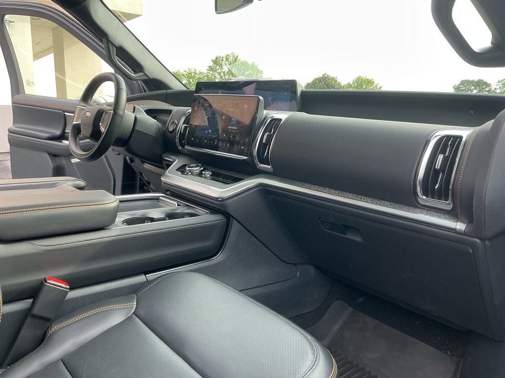 Used 2025 Ford Expedition Tremor image 19