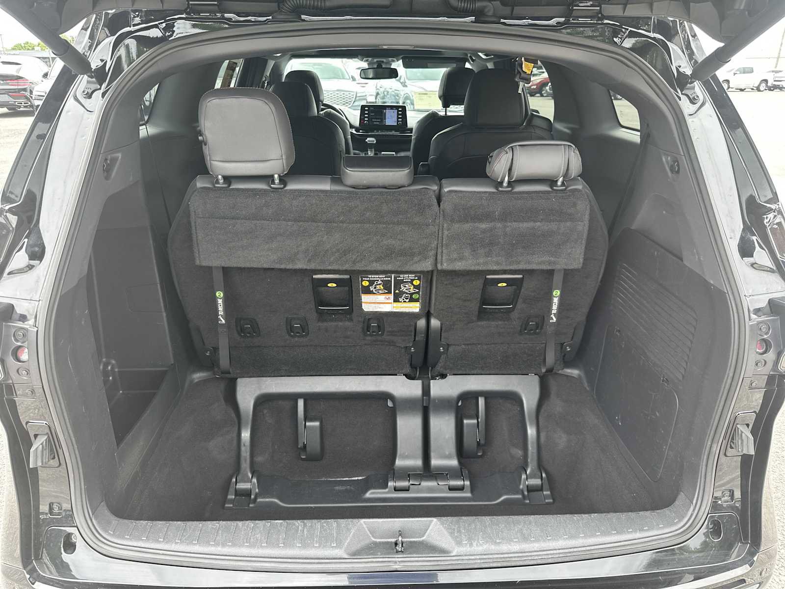 Used 2022 Toyota Sienna XSE FWD image 25
