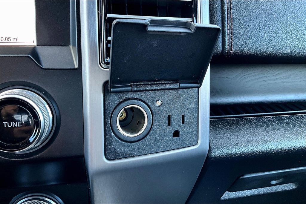 Used 2019 Ford F150 Platinum w/ Equipment Group 701A Luxury image 26