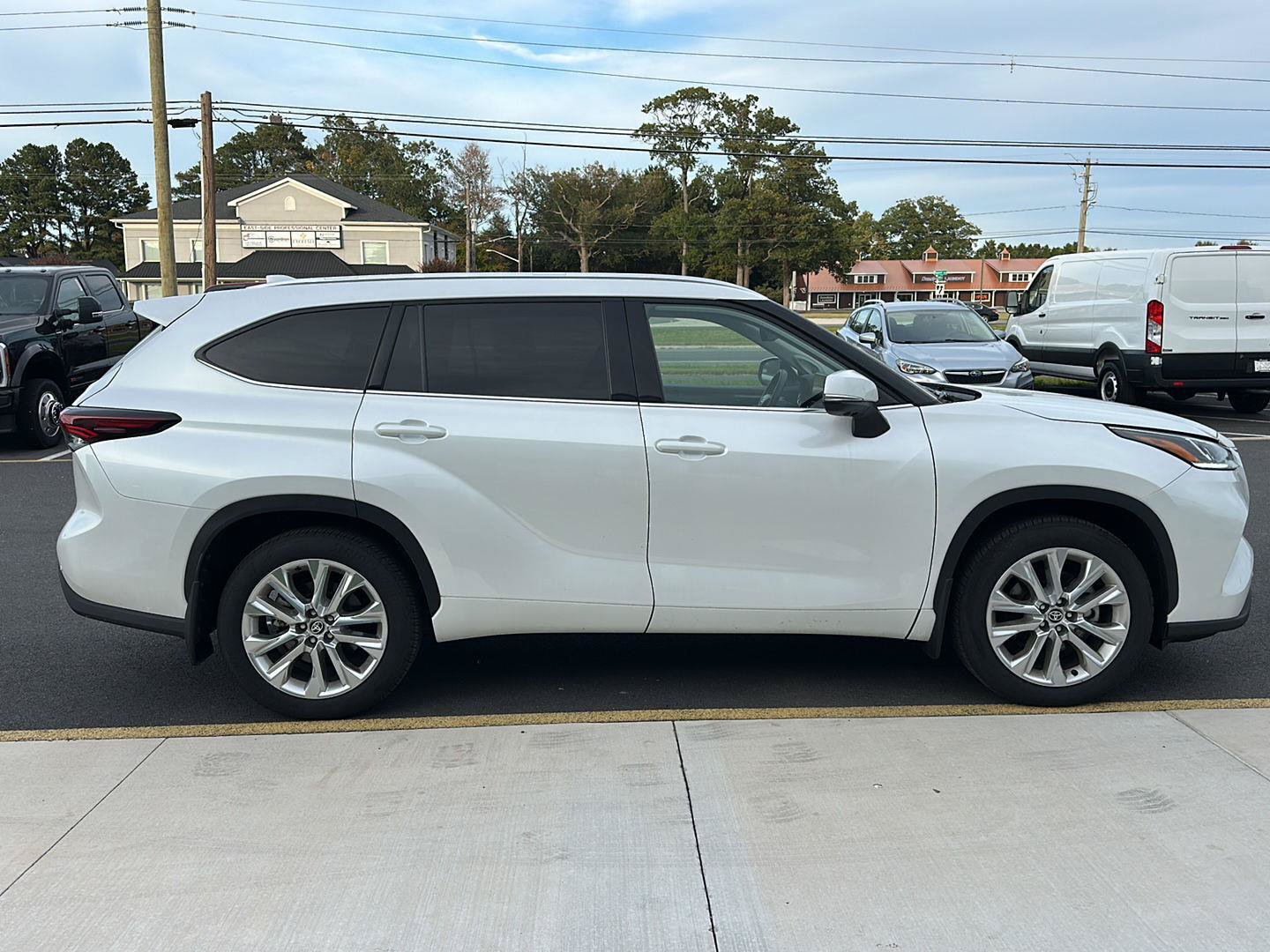 Used 2026 Toyota Highlander Limited AWD/4WD image 4