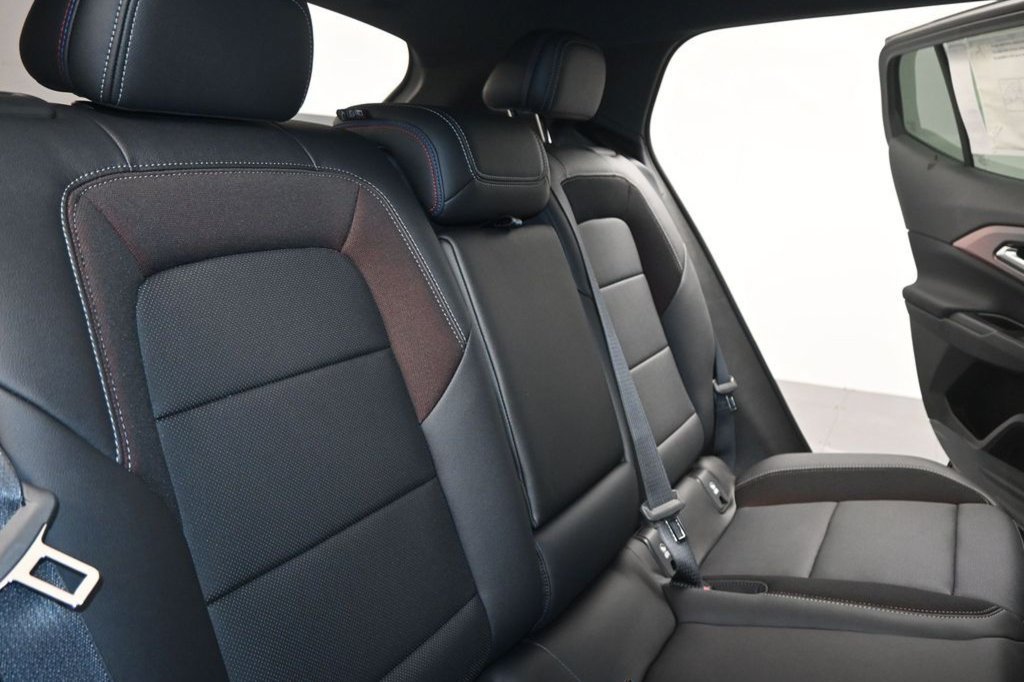 New 2026 Chevrolet Equinox EV RS w/ Convenience Package II FWD image 44
