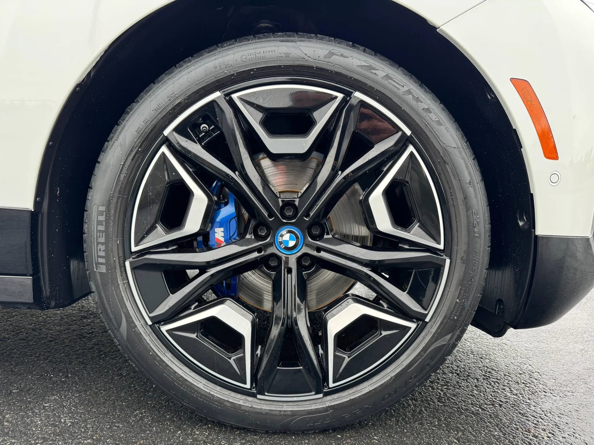 Used 2023 BMW iX M60 AWD/4WD image 19