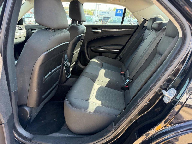 Used 2018 Chrysler 300 Touring image 8