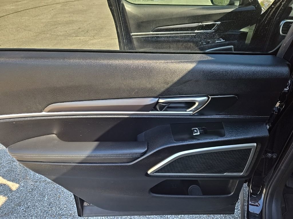 Used 2023 Kia Telluride LX image 18
