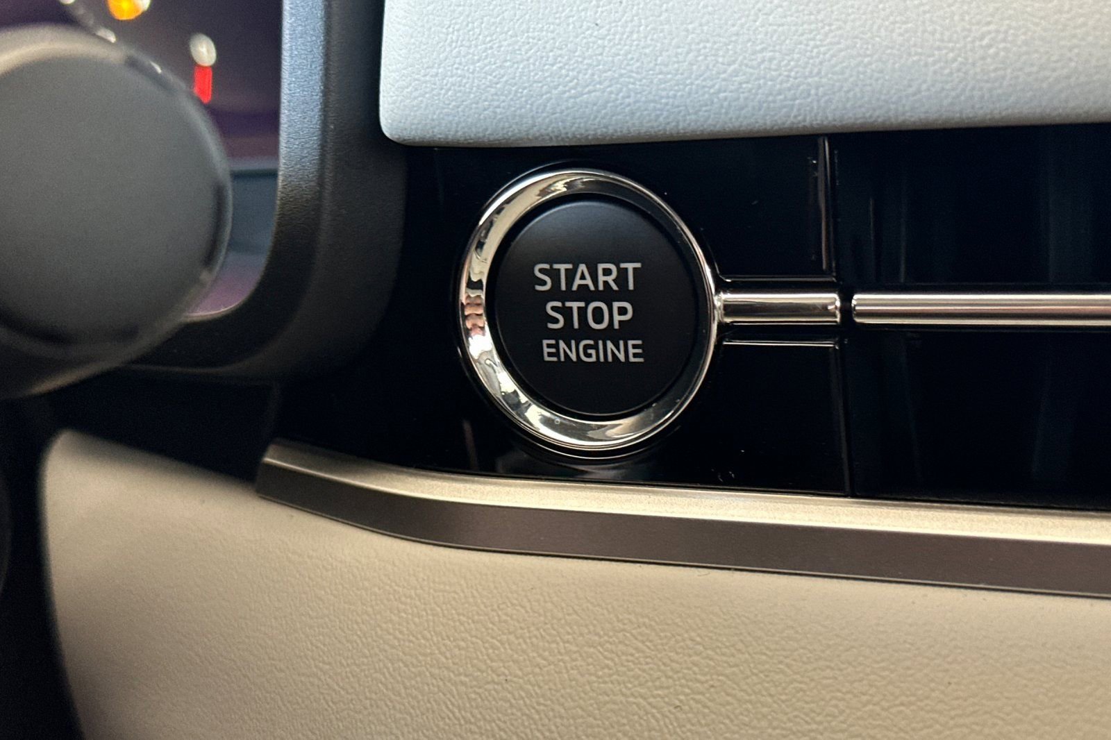 New 2025 Mitsubishi Outlander SEL image 21