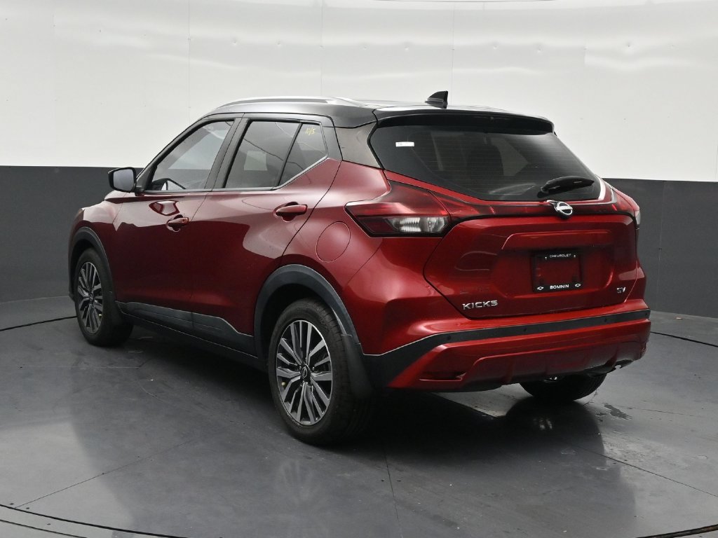Used 2022 Nissan Kicks SV FWD image 3