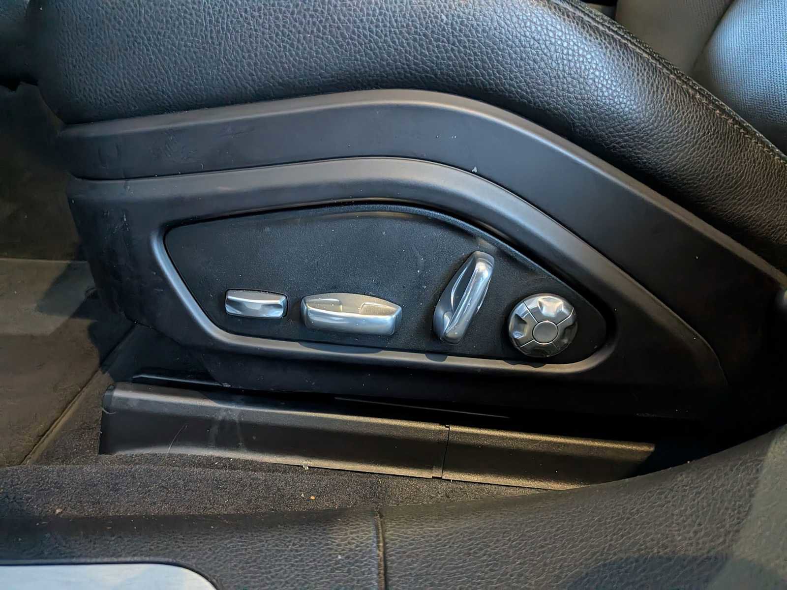 Used 2017 Porsche Panamera 4 image 16