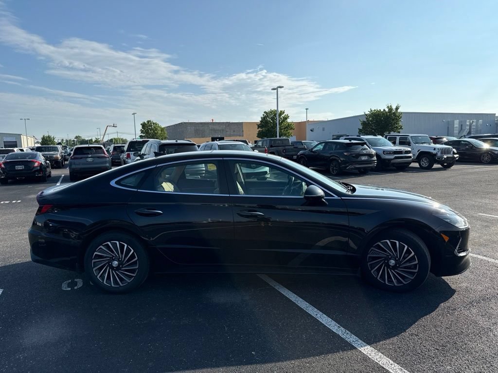 Used 2023 Hyundai Sonata Limited FWD image 11