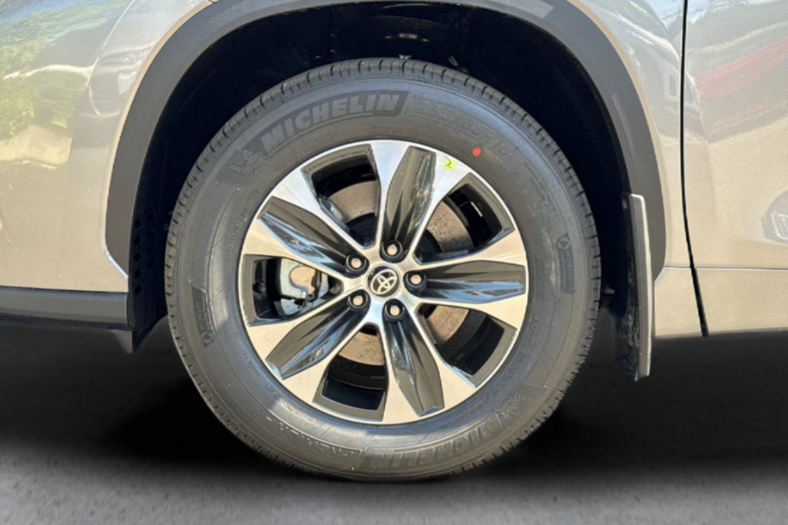 New 2026 Toyota Highlander XLE AWD/4WD image 32