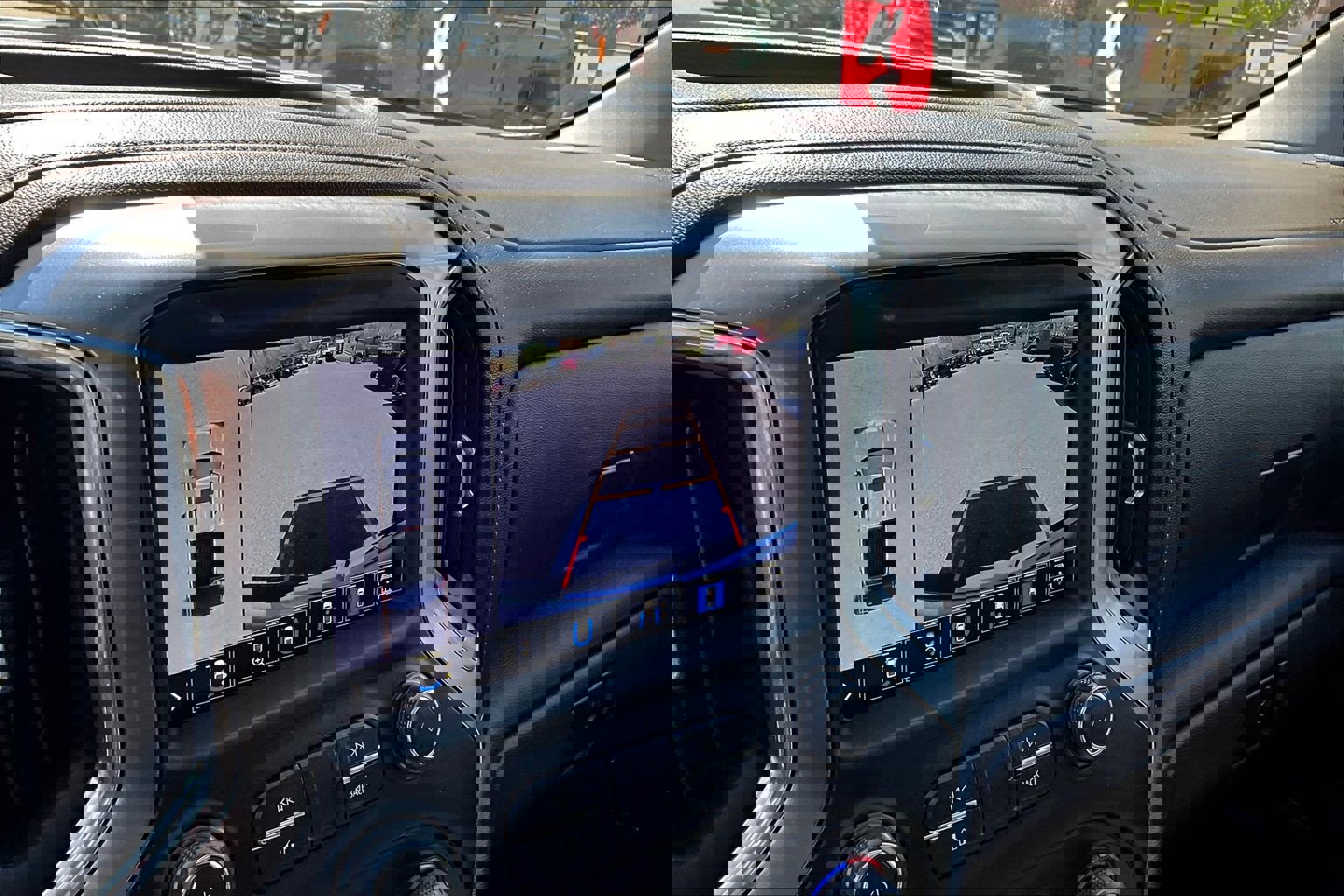 Used 2022 Chevrolet Silverado 1500 LTZ w/ LTZ Premium Package image 27