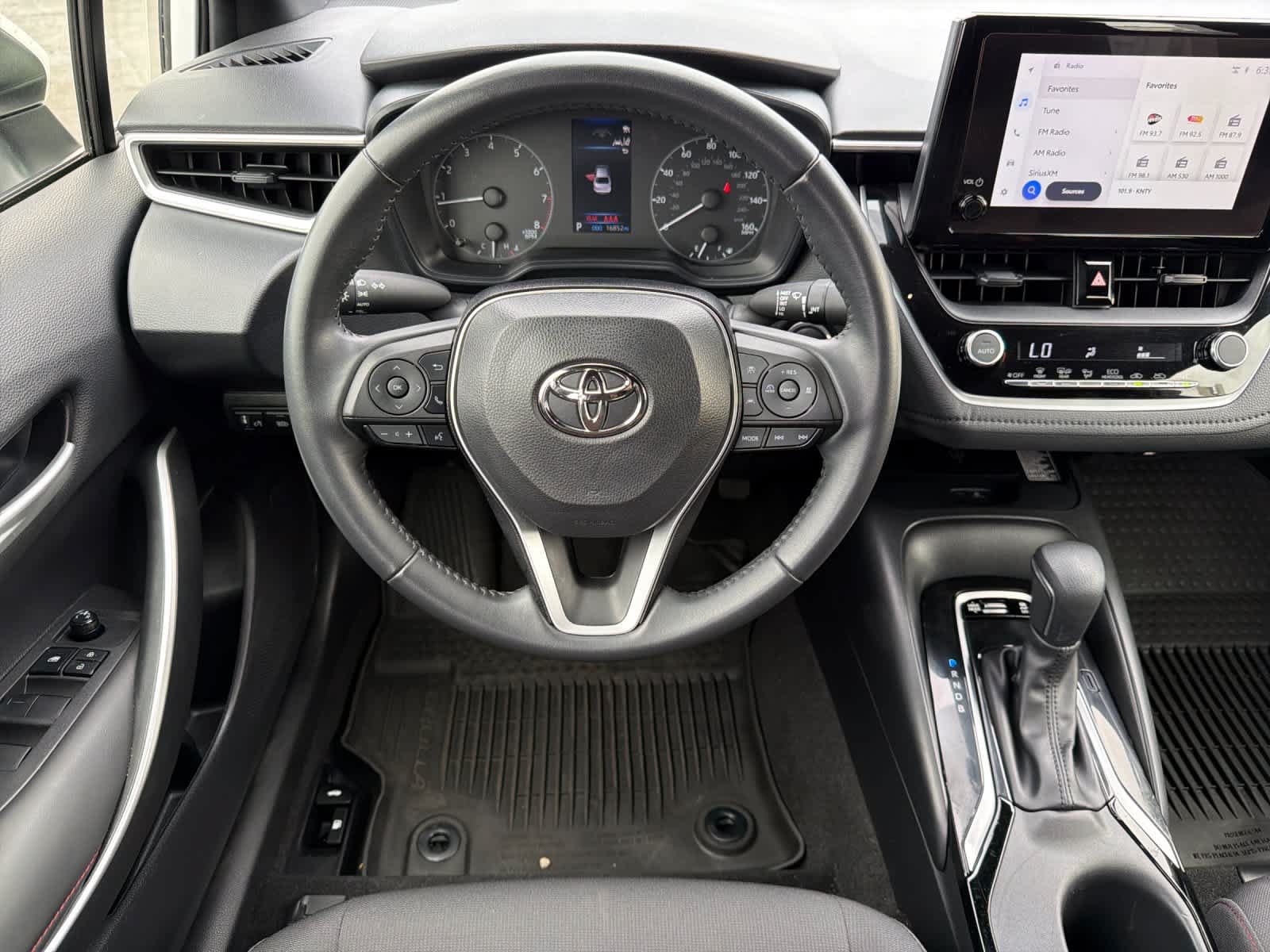 Used 2024 Toyota Corolla SE w/ SE Premium Package FWD image 14