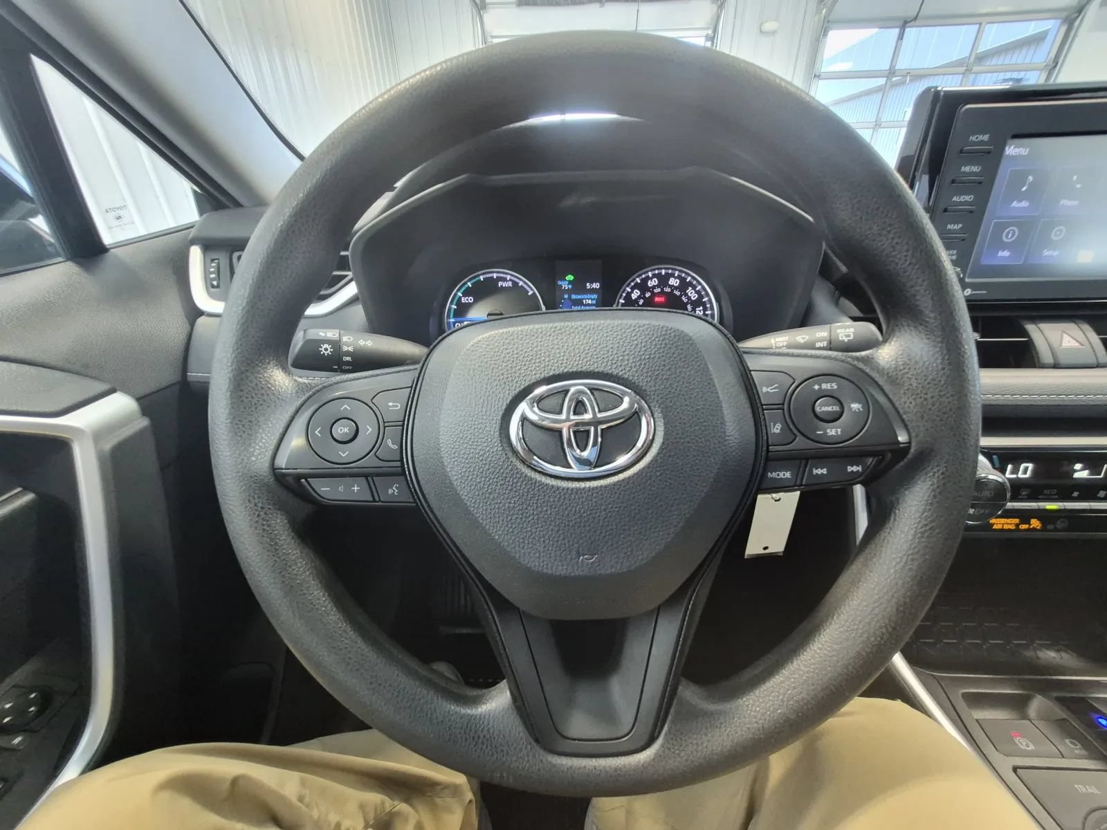Used 2022 Toyota RAV4 LE AWD/4WD image 24