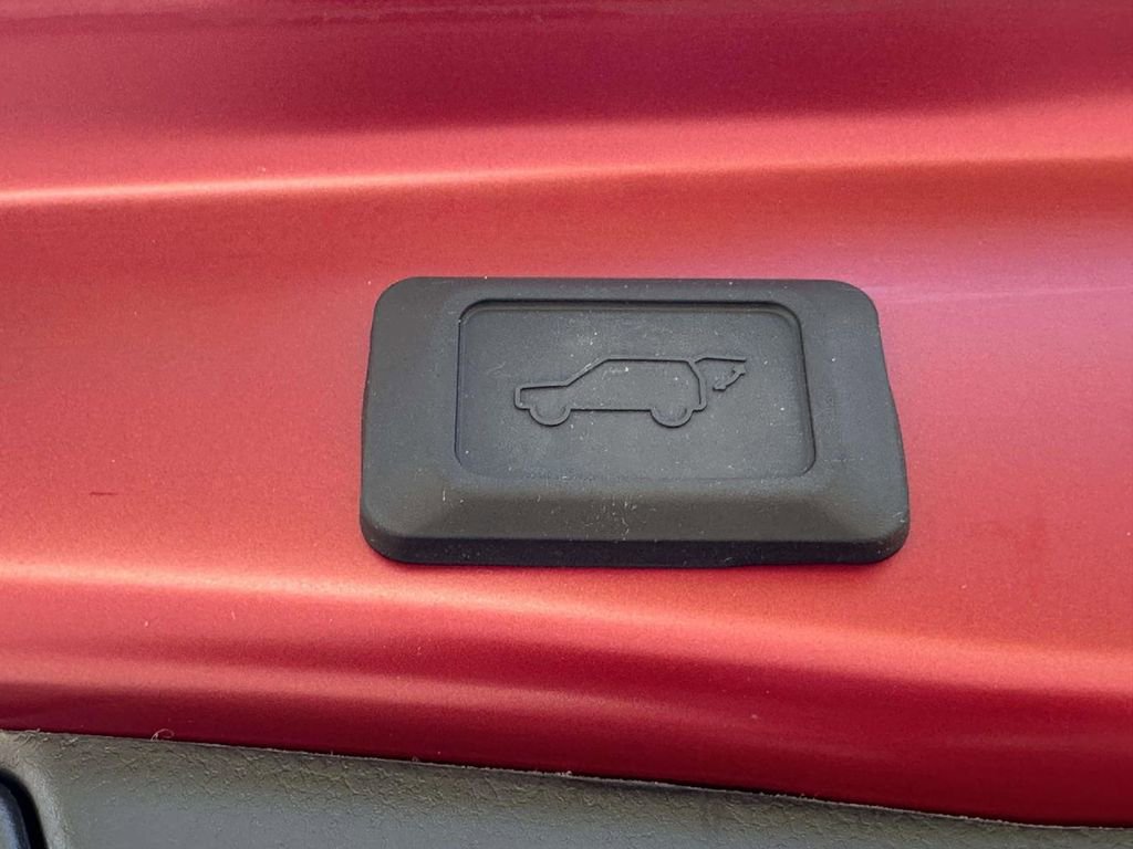 Used 2025 Toyota RAV4 XLE w/ Convenience Package image 9