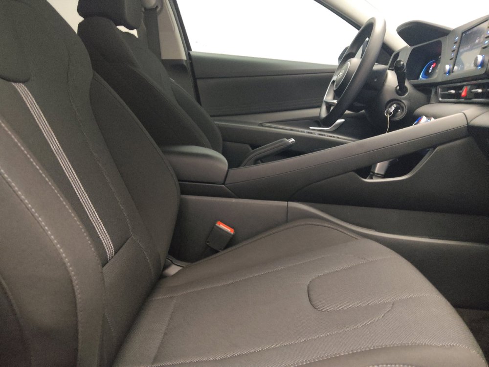 Used 2025 Hyundai Elantra SE w/ Cargo Package FWD image 21