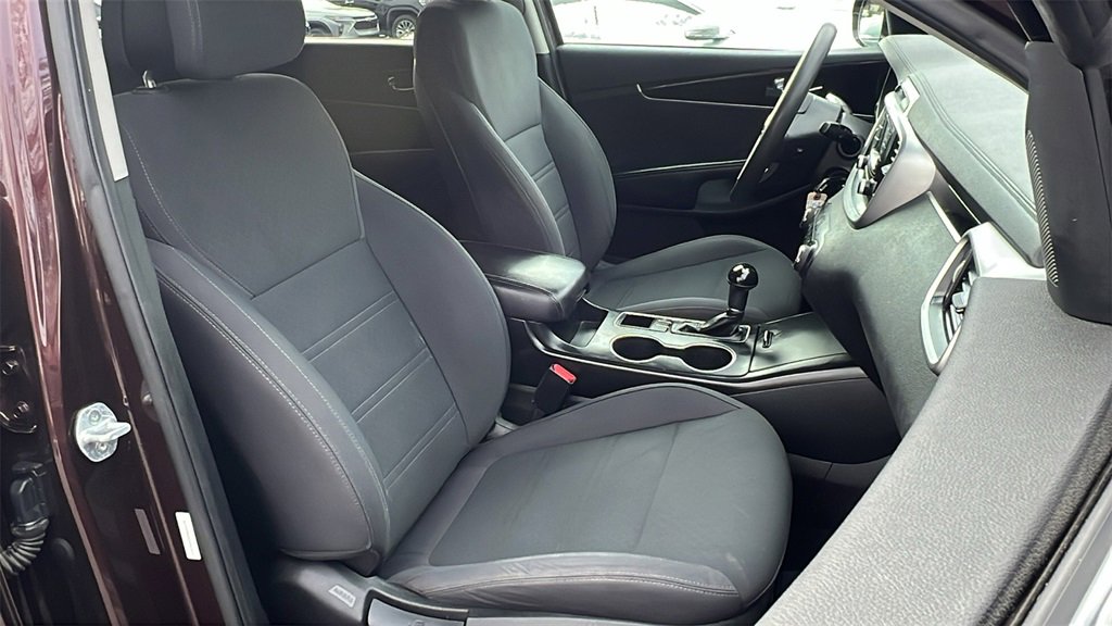 Used 2016 Kia Sorento LX image 11