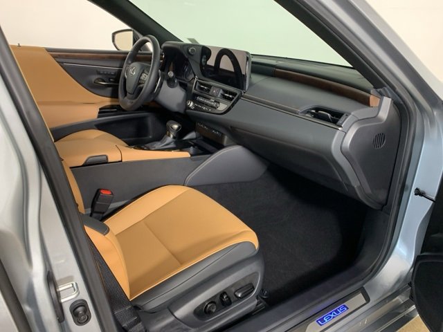 Used 2025 Lexus ES 300h w/ Premium Package image 24