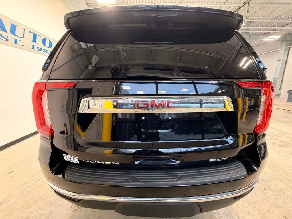 Used 2023 GMC Yukon SLT w/ SLT Luxury Package image 6