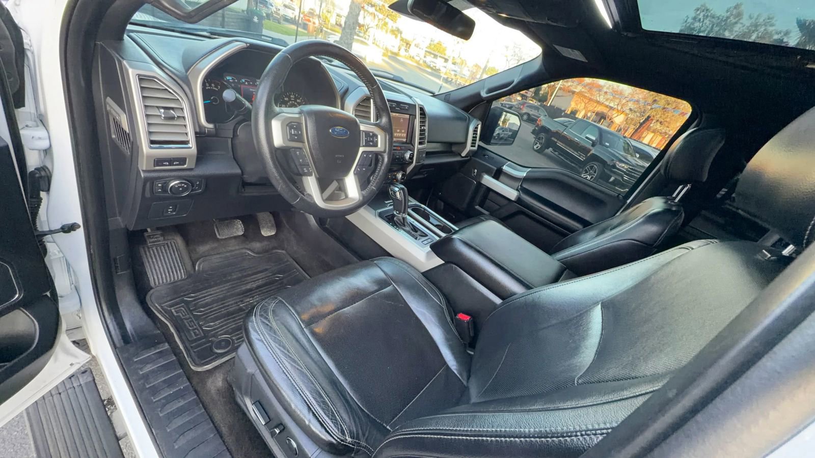 Used 2015 Ford F150 Lariat w/ Equipment Group 502A Luxury AWD/4WD image 16