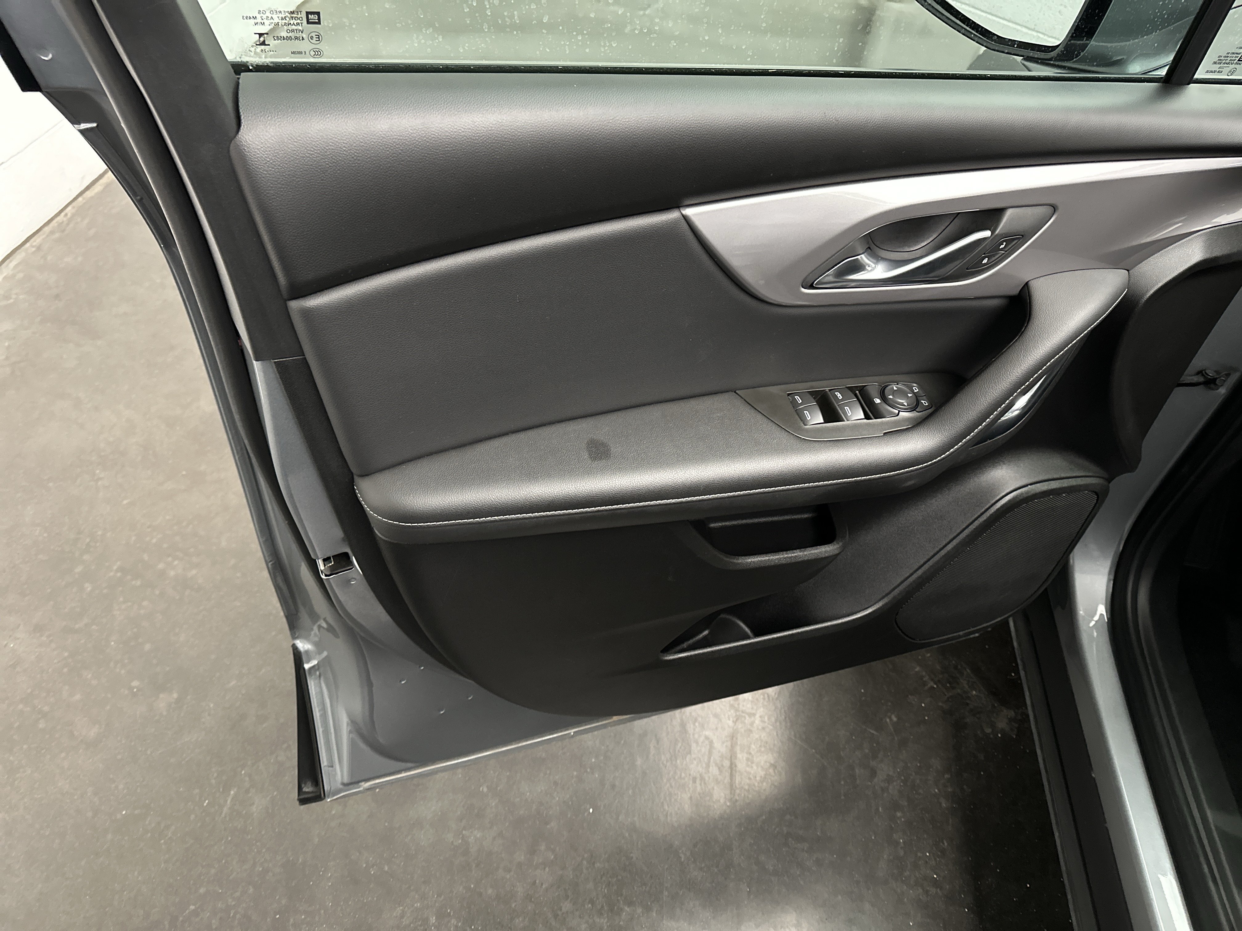 Used 2025 Chevrolet Blazer LT FWD image 15