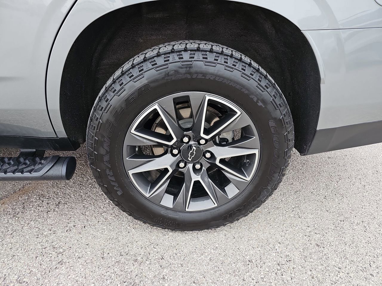 Used 2023 Chevrolet Tahoe Z71 w/ Luxury Package image 39