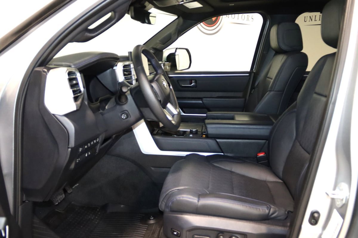 Used 2024 Toyota Tundra Platinum AWD/4WD image 35