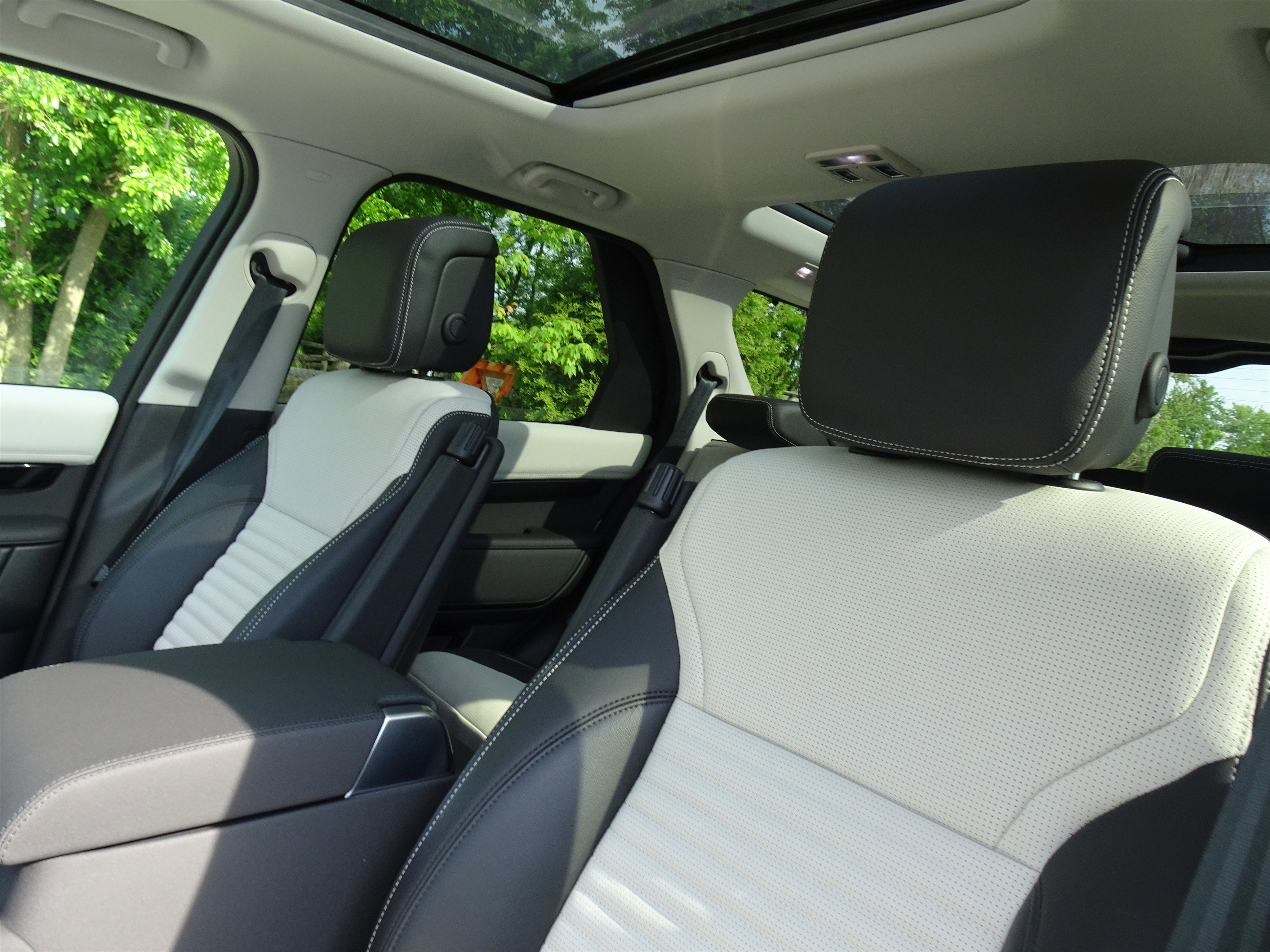 New 2025 Land Rover Discovery S image 20