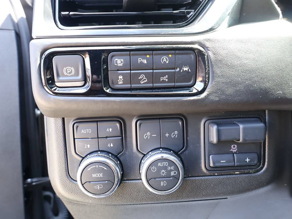 Certified 2025 GMC Yukon AT4 Ultimate AWD/4WD image 13