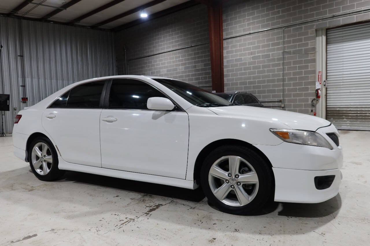 Used 2011 Toyota Camry SE w/ SE Extra-Value Pkg #1 FWD image 7