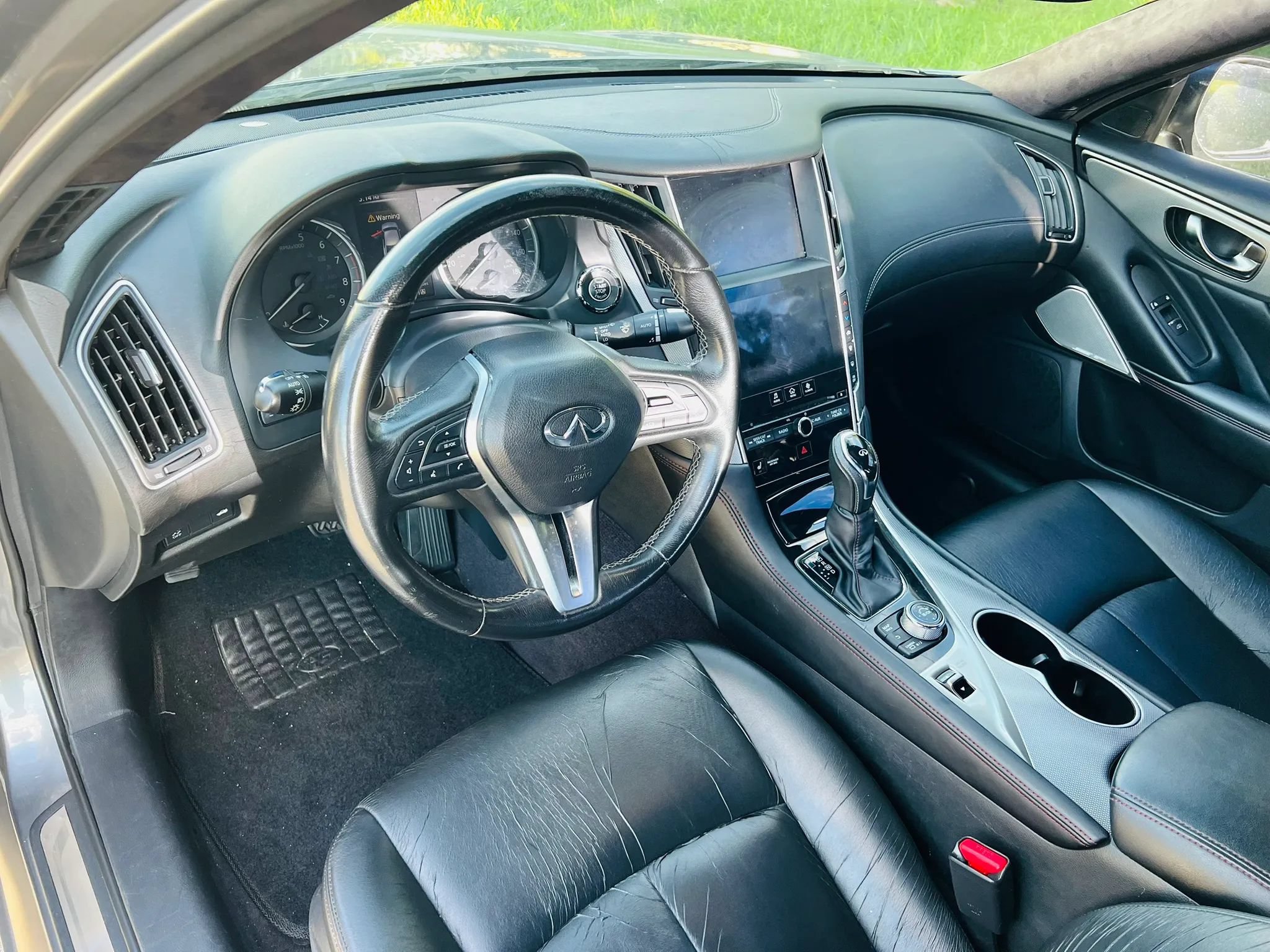 Used 2018 INFINITI Q50 Luxe w/ Essential Package (3.0T Luxe) AWD/4WD image 11