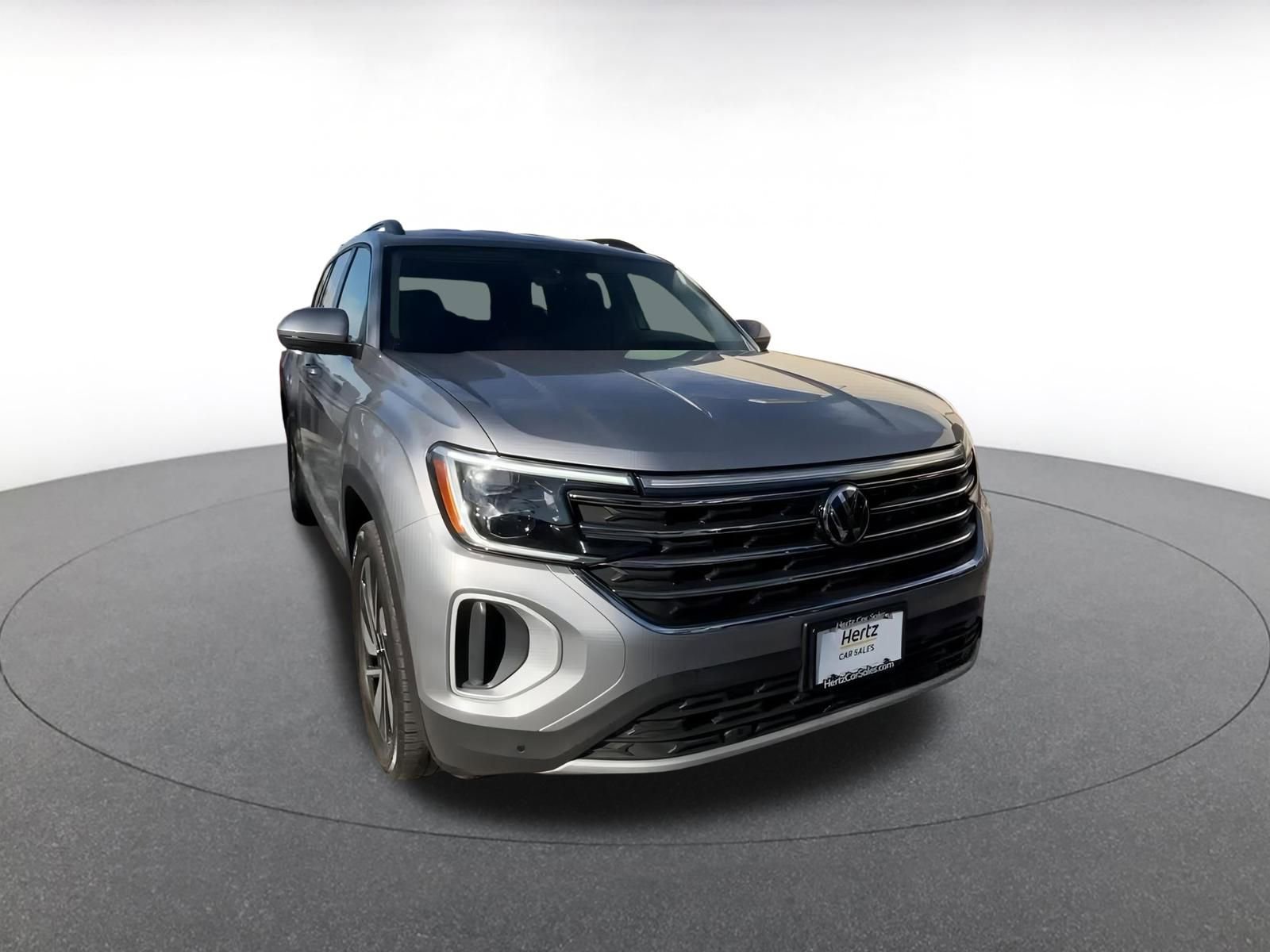 Used 2025 Volkswagen Atlas SE image 3