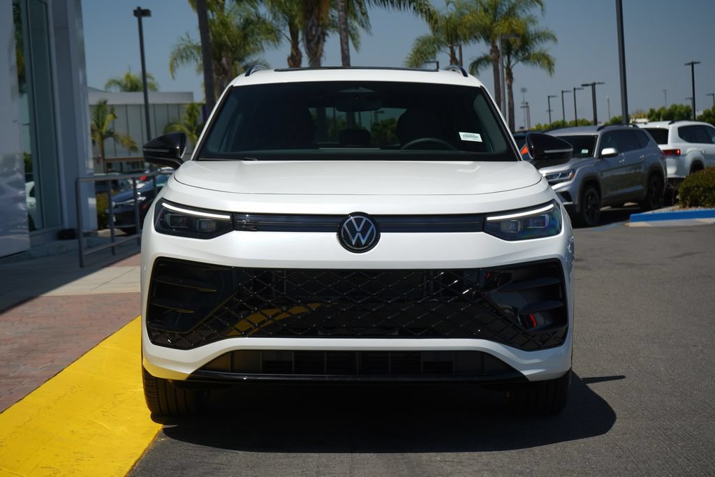 New 2026 Volkswagen Tiguan SE R-Line FWD image 5