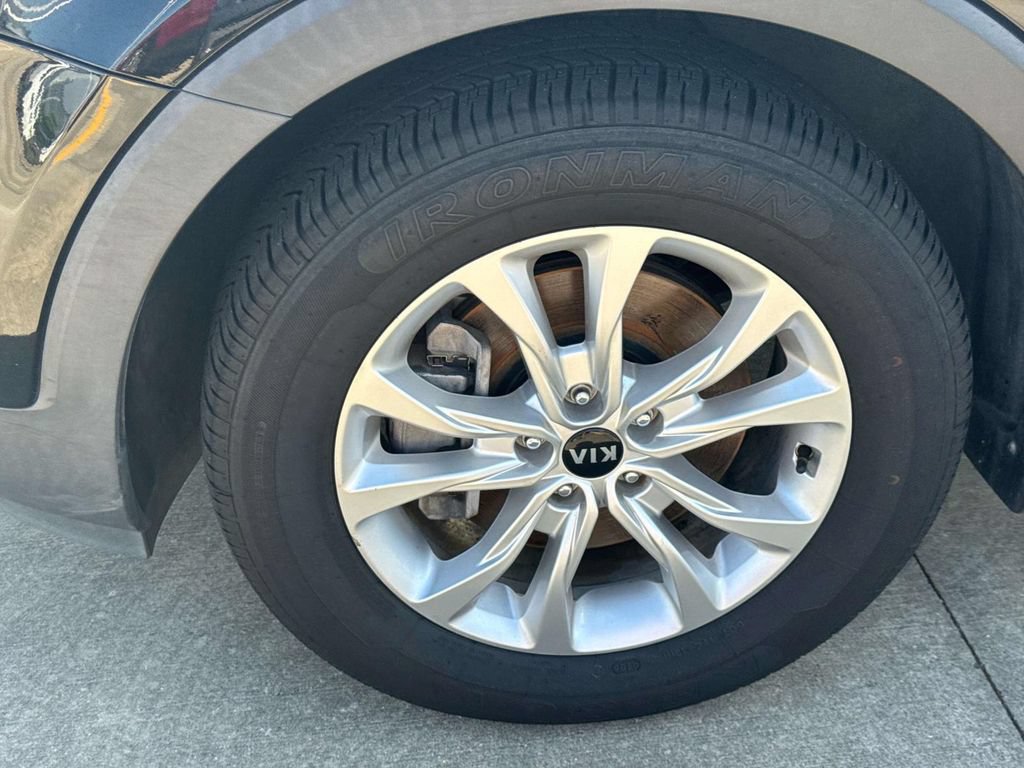 Used 2020 Kia Telluride LX AWD/4WD image 5