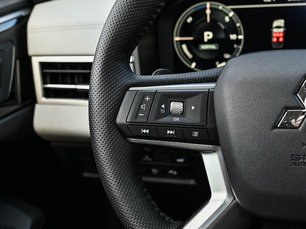 New 2025 Mitsubishi Outlander SEL image 21