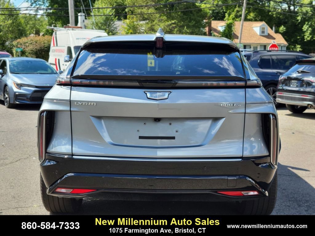 Used 2024 Cadillac Lyriq Luxury w/ LPO, Floor Liner Package image 4
