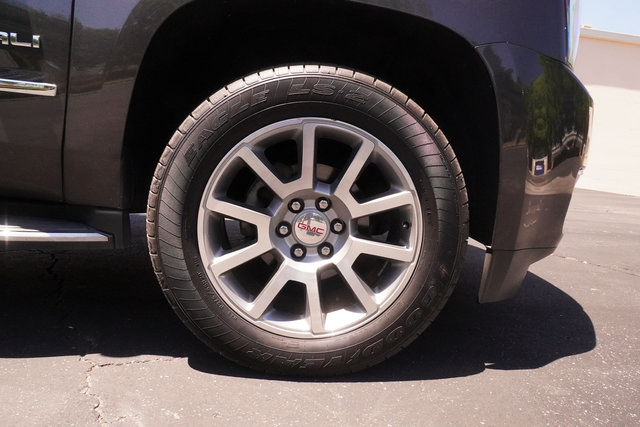 Used 2018 GMC Yukon Denali RWD image 8