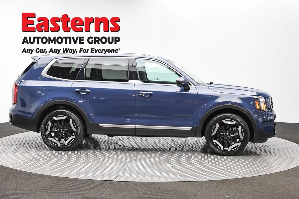 Used 2025 Kia Telluride S FWD image 4