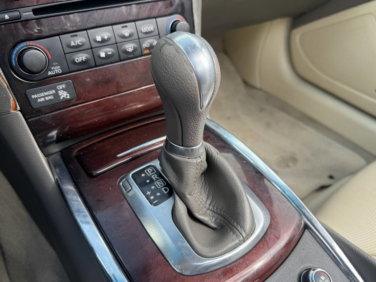 Used 2010 INFINITI G37 Base 2dr Convertible w/ Premium Pkg image 38