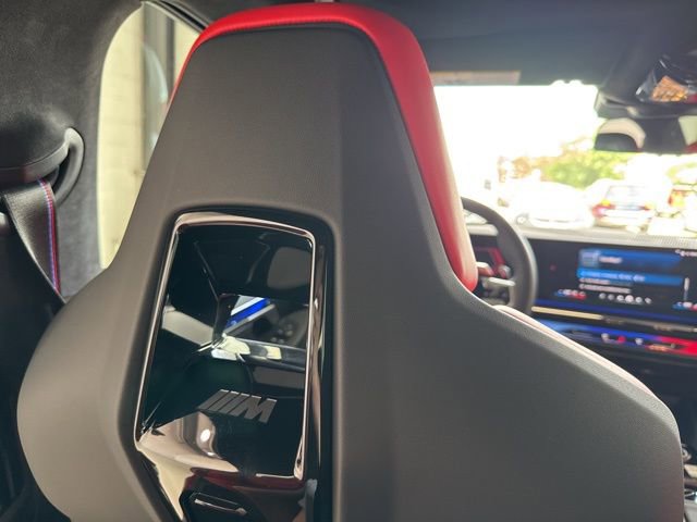 Used 2025 BMW M5 w/ Carbon Package image 40