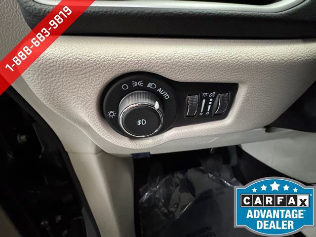 Used 2023 Chrysler Pacifica Touring-L FWD image 23