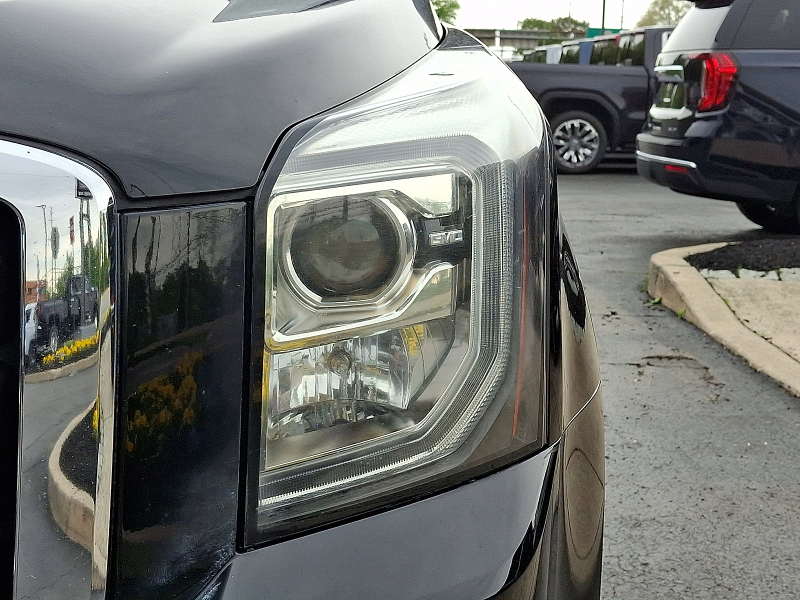 Used 2019 GMC Yukon XL SLT AWD/4WD image 9