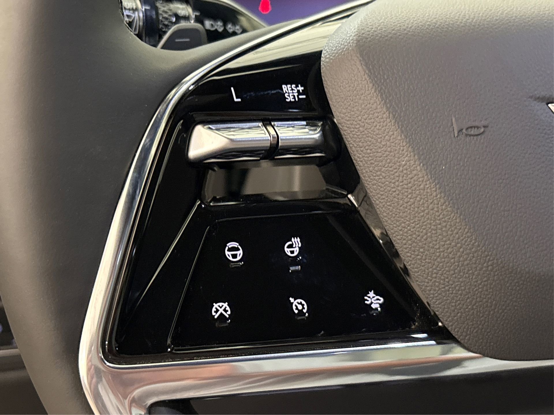 New 2025 Cadillac Escalade ESV Sport w/ LPO, ONYX Package image 28